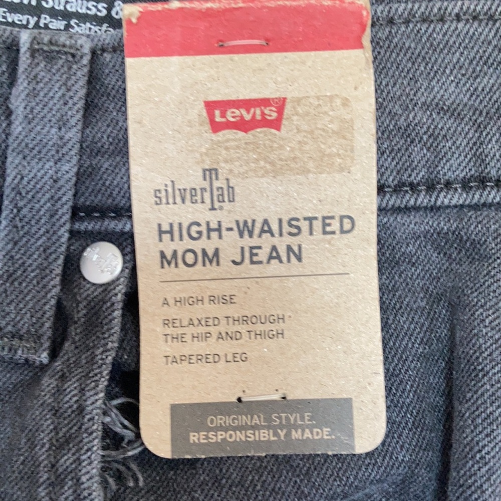 Levi’s mom jean high waisted tapered leg retro denim jean size 29 or 31 - Picture 4 of 17